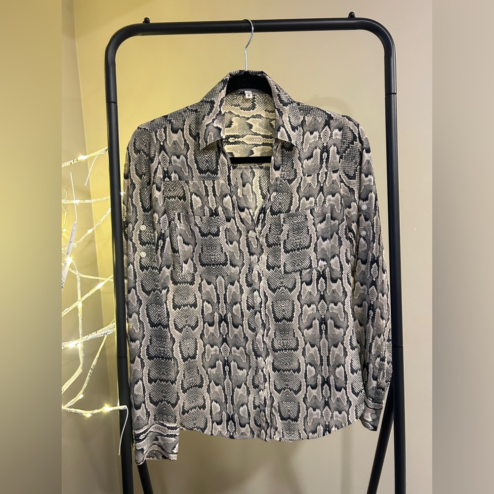 Express Snakeskin Print Button-Up Shirt. XS